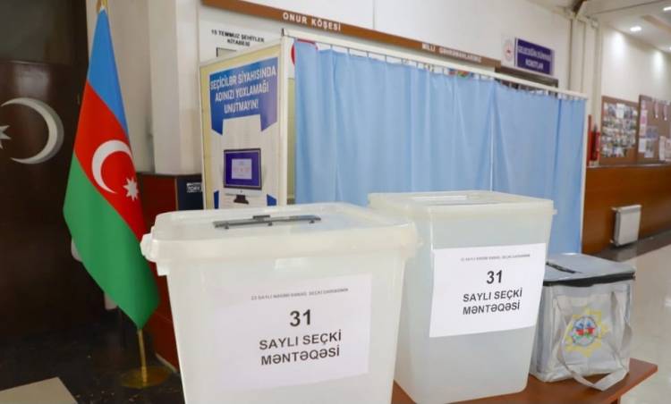 Azerbaycanlılar sandık başında: 30 yıl sonra tarihi seçim