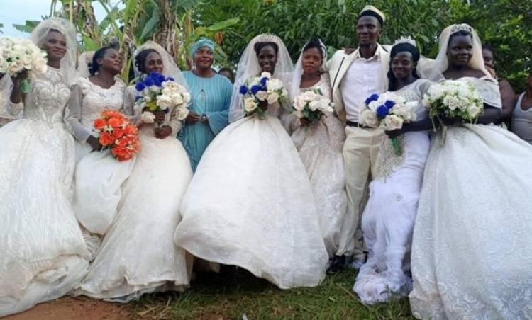 ÜSTELİK İKİSİ KARDEŞ Aynı gün 7 kadınla evlendi